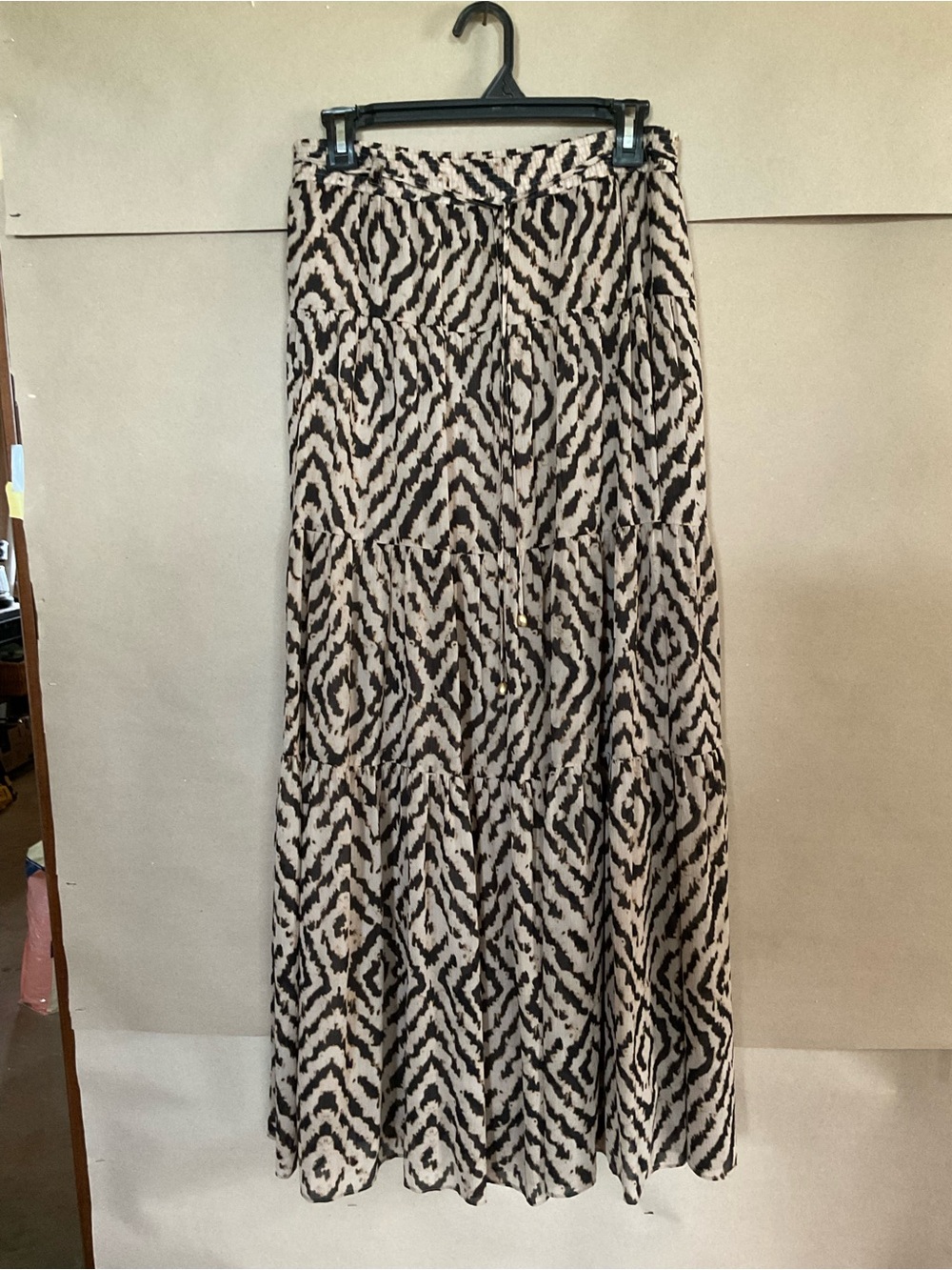 Loft Women's Black and Cream Tiered Maxi Skirt. String belt. Size 6